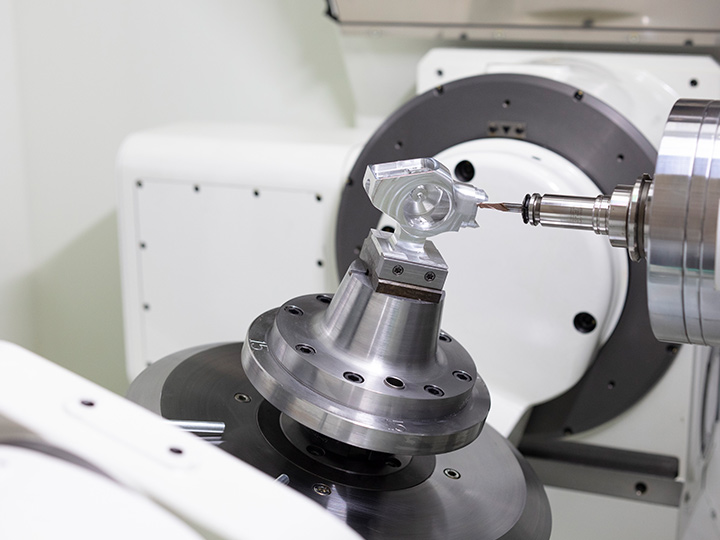 Close-up of Kitamura Supercell 300G performing high-precision 5-axis machining on a complex metal component.